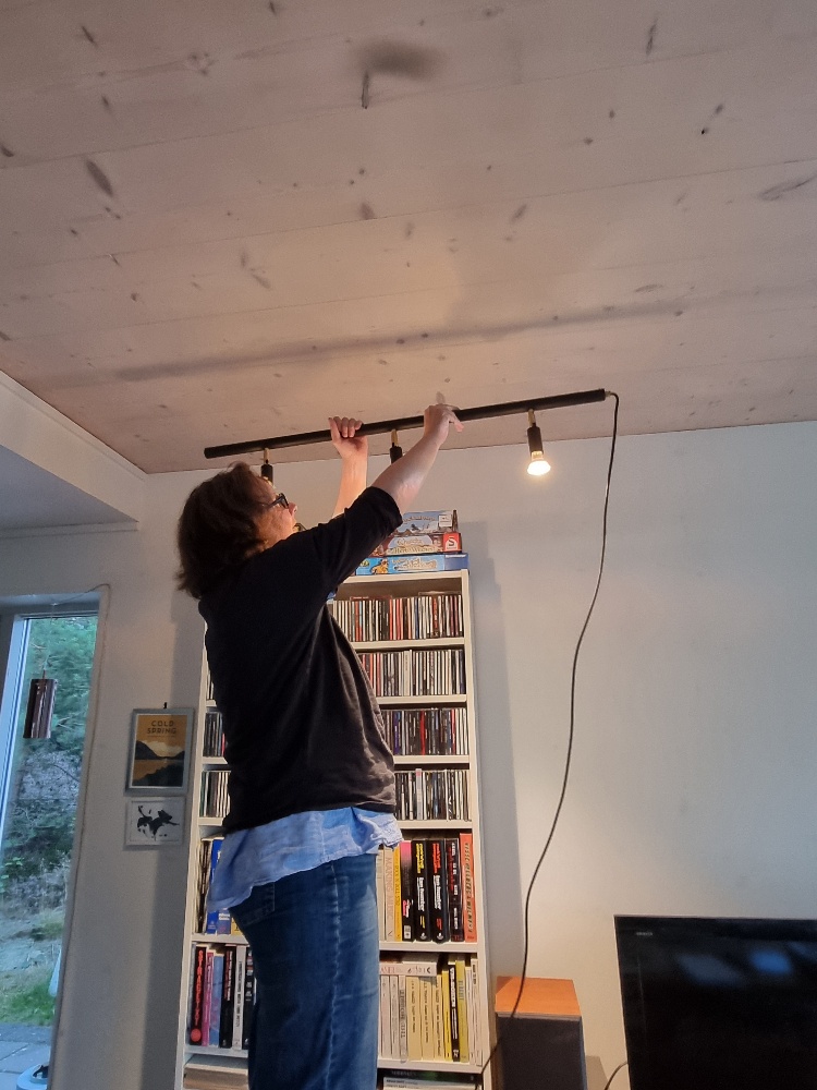 Ljusdesigner visar strålkastare